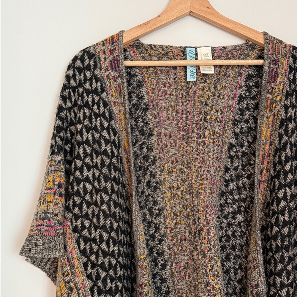 dina be OS Geo Knit Poncho